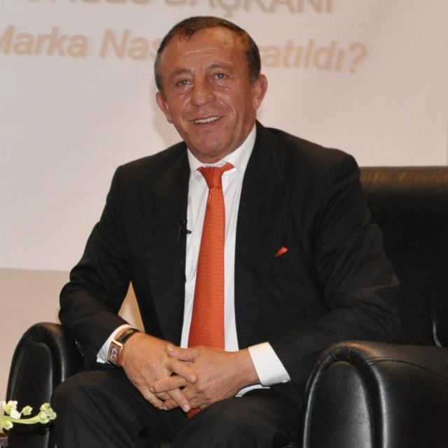 Ali Ağaoğlu 6'ncı kez baba oluyor