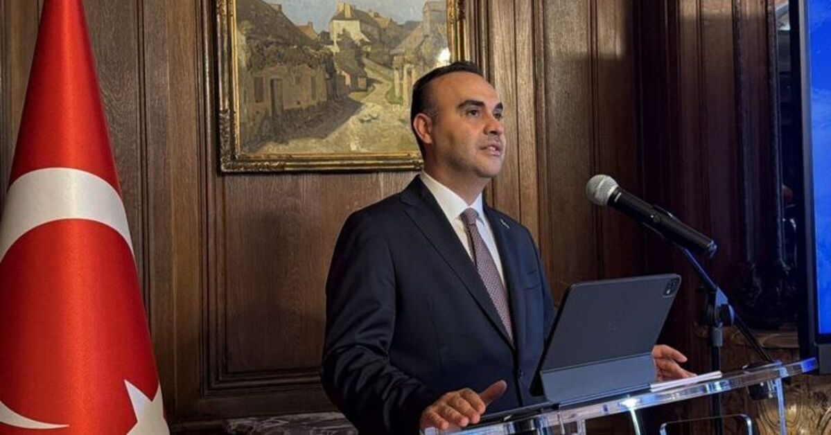 Bakan Kacır'dan Paris'te yatırım çağrısı