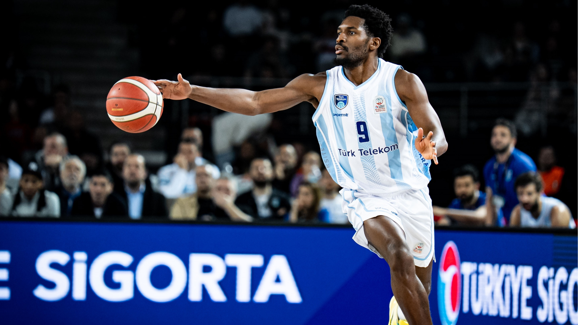 Türk Telekom, Jaleen Smith ile Yollarını Ayırdı