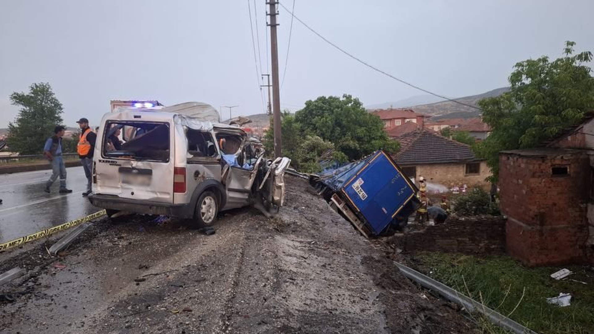 Manisa Kula'da zincirleme kaza: 2 ölü, 4 yaralı