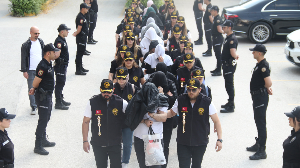 Fuhuş operasyonu: 26 kadın kurtarıldı