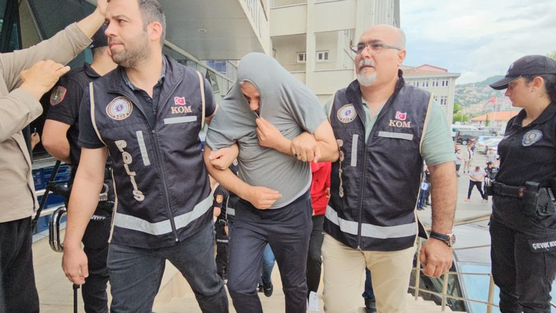 Aralarında Doktor da Var! 20 Şüpheli Yasa Dışı Kürtaj Operasyonunda Gözaltında