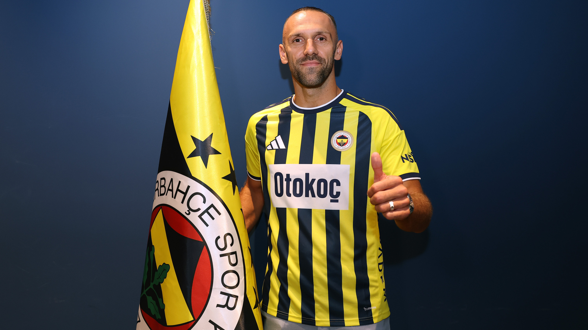 Fenerbahçe, Vedat Muriqi ile 3 yıllık sözleşme imzaladığını resmen duyurdu
