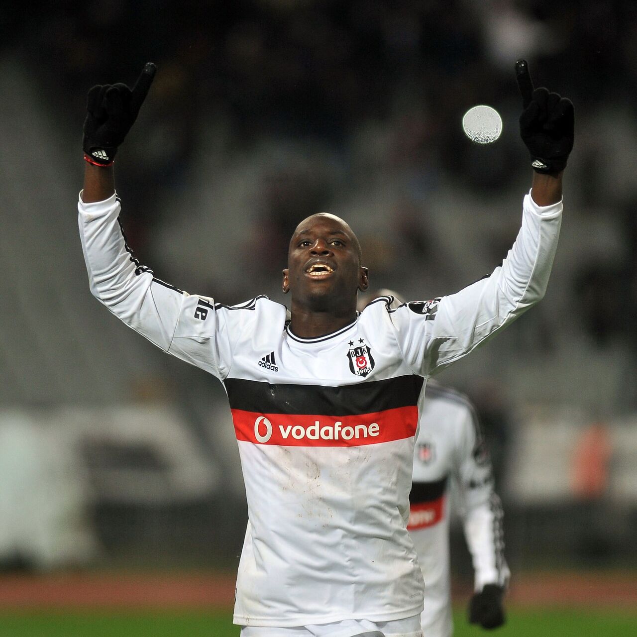 Demba Ba imzayı attı