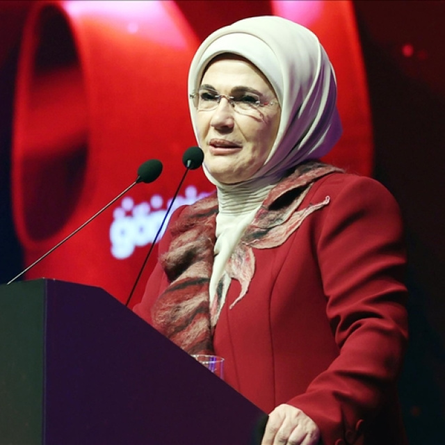 'Tüm öğrencilere yürekten başarılar'