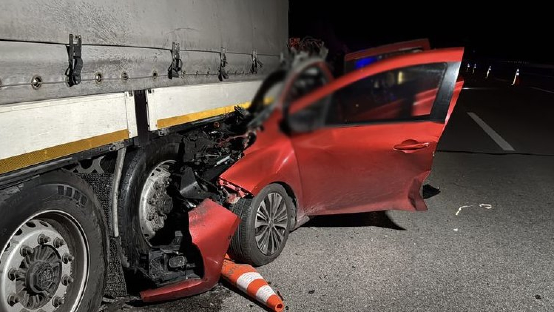 Edirne'de otomobil TIR'a çarptı: 1 kişi hayatını kaybetti