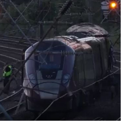 İngiltere'de iki tren çarpıştı: 1 ölü, 89 yaralı