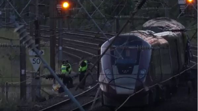 İngiltere'de iki tren çarpıştı: 1 ölü, 89 yaralı