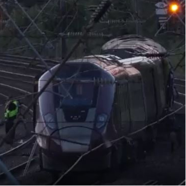 İngiltere'de iki tren çarpıştı: 1 ölü, 89 yaralı