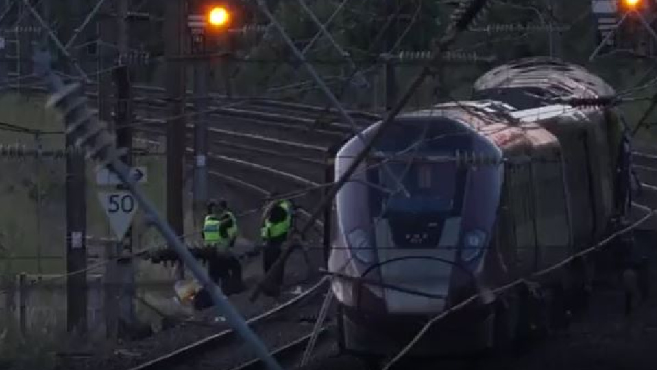 İngiltere'de iki tren çarpıştı: 1 ölü, 89 yaralı