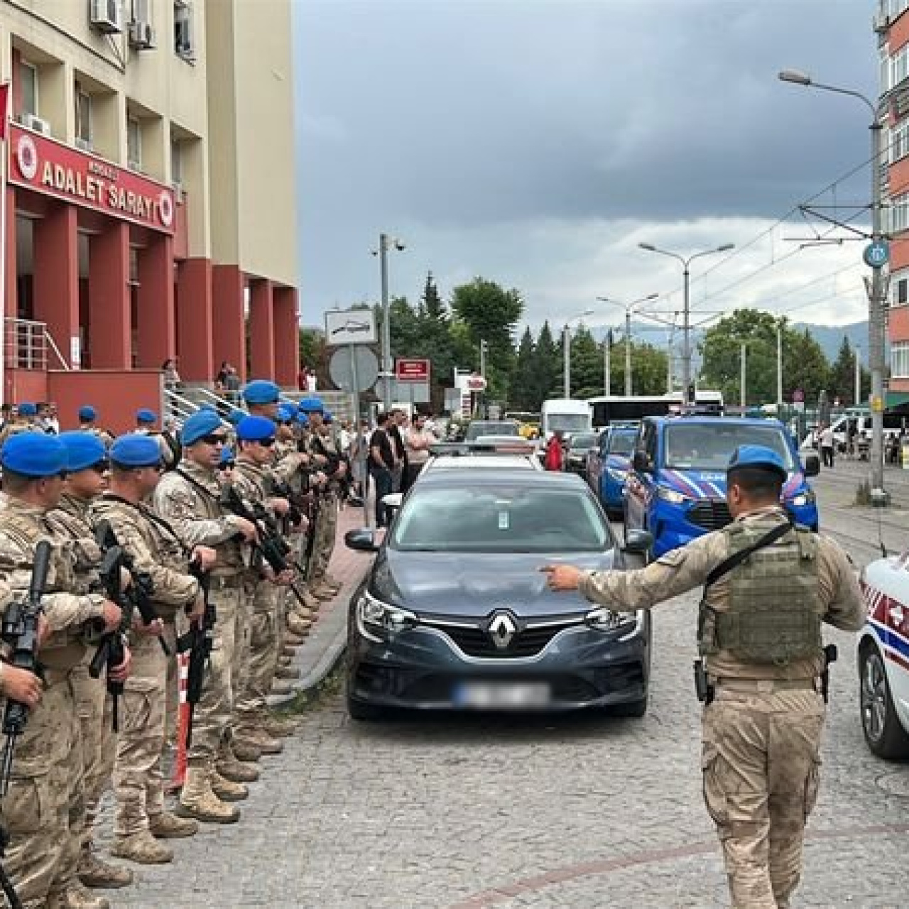 Kocaeli'nde Borç Ağında Kırılma: Tefecilik ve Sahtecilik Operasyonunda Güvenliğin Sağlandı