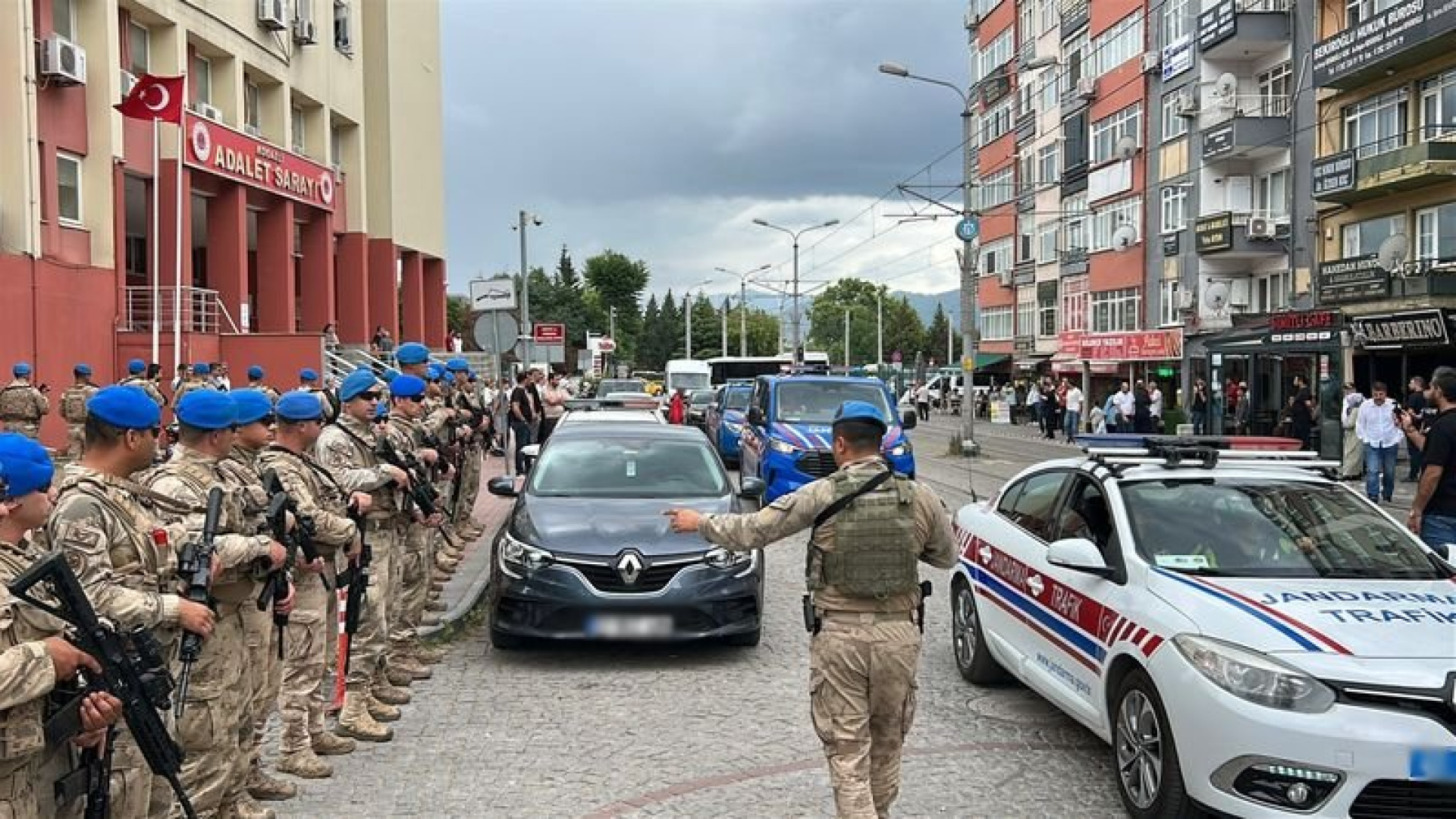 Kocaeli'de tefecilik ve sahtecilik operasyonunda 11 tutuklama