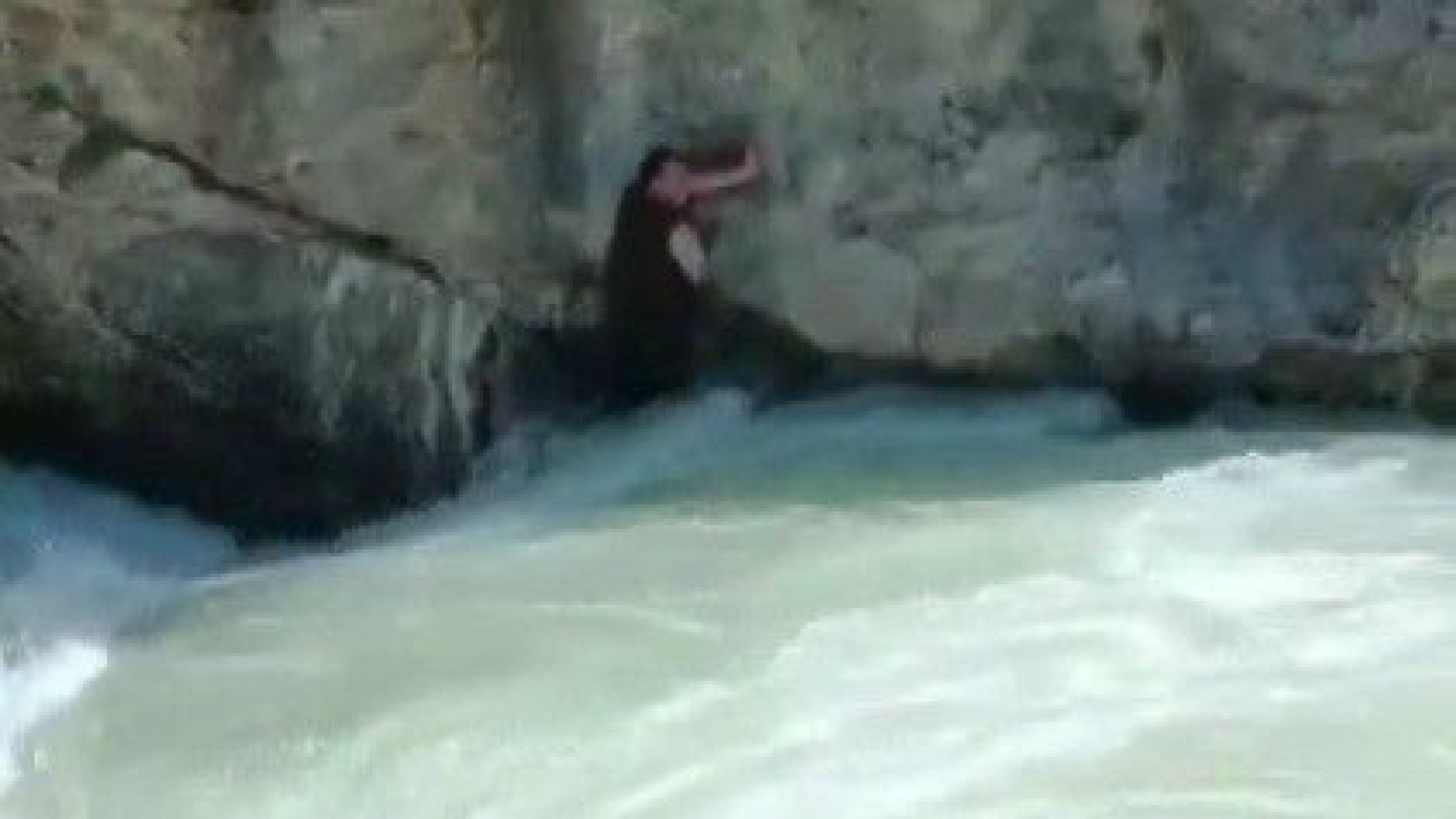 Su seviyesi yükseldi akıntı güçlendi... Ölmeden son görüntü ortaya çıktı