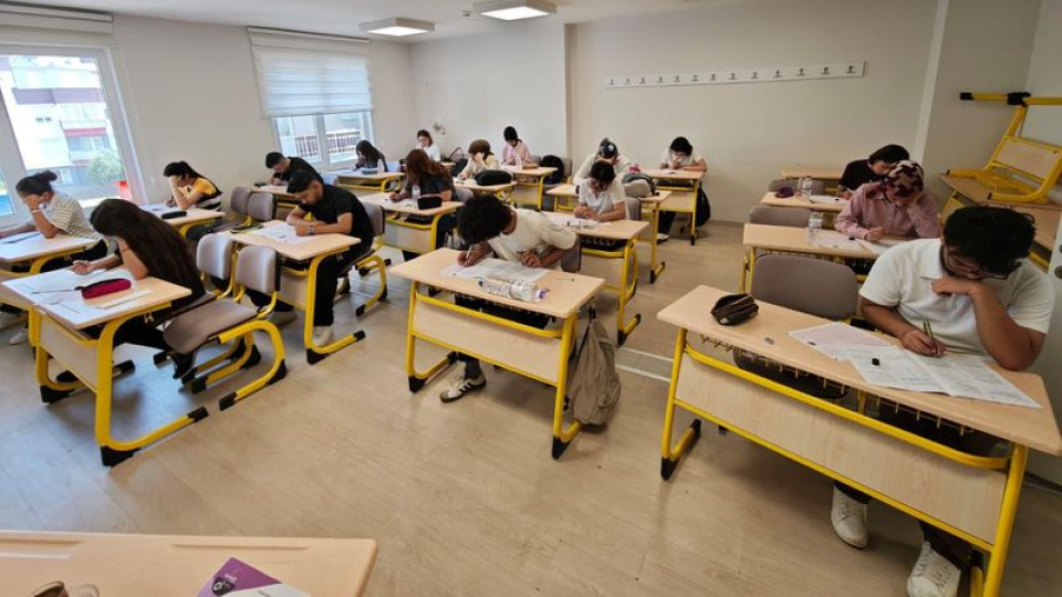 YKS'nin ilk oturumu TYT sona erdi! Yarın AYT ve YDT sınavları var