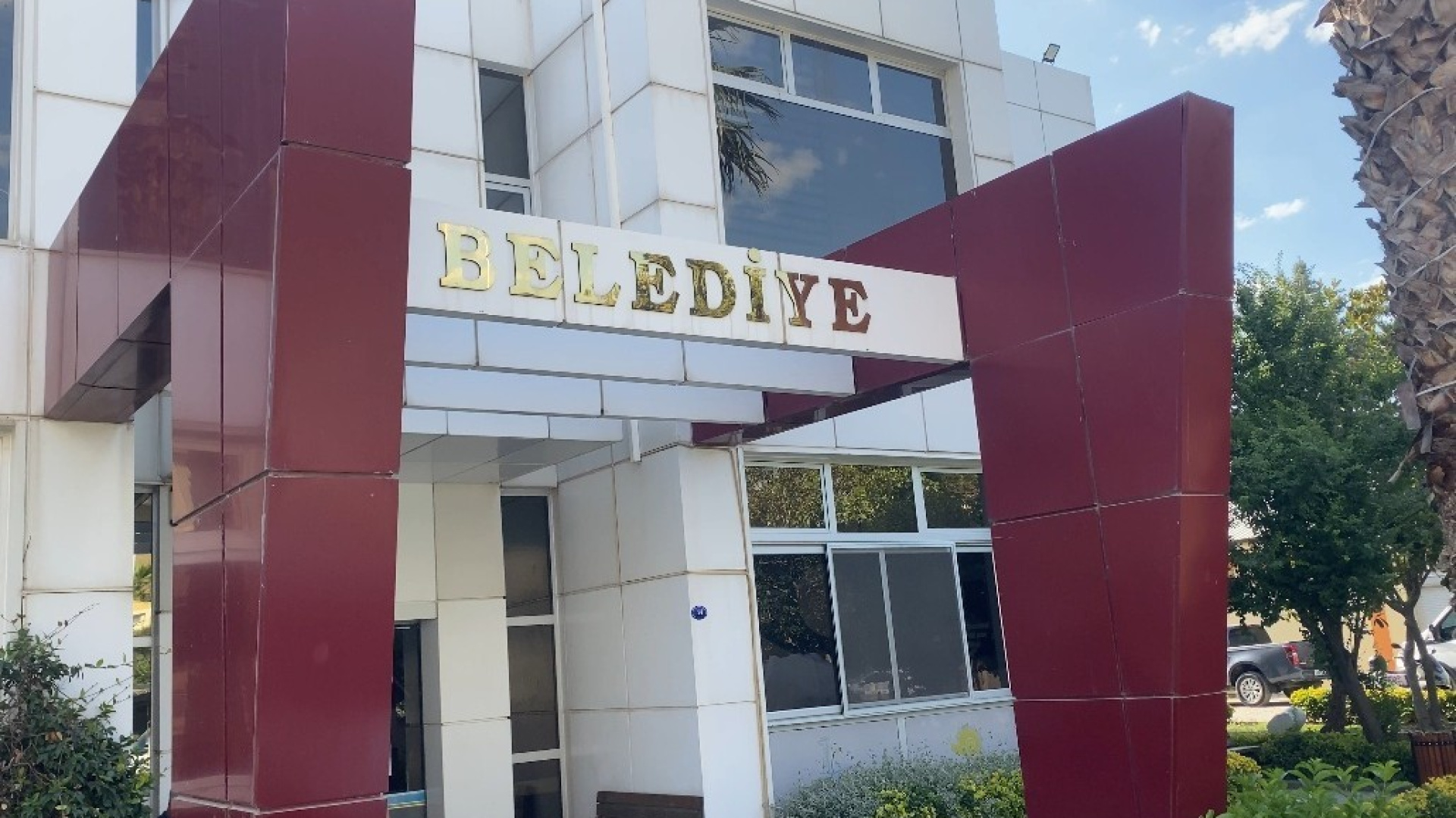 Özlem Akyılmaz'dan rüşvet iddialarına burs savunması