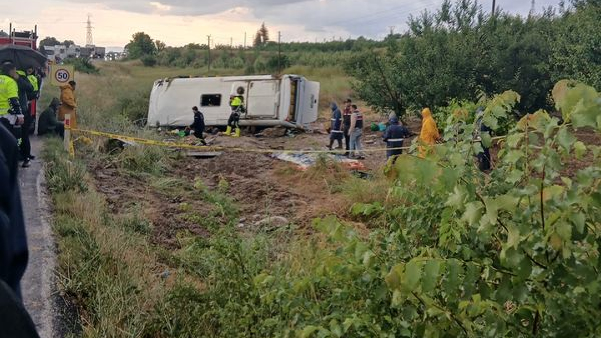 Isparta'da tur midibüsü şarampole yuvarlandı: 5 ölü, 25 yaralı