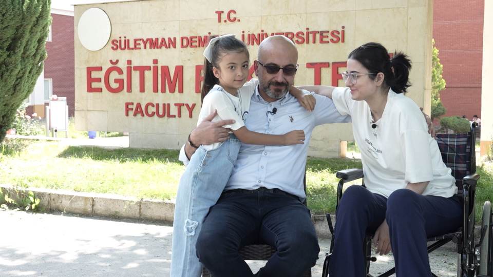 Babasının umudu kızını hayata bağladı