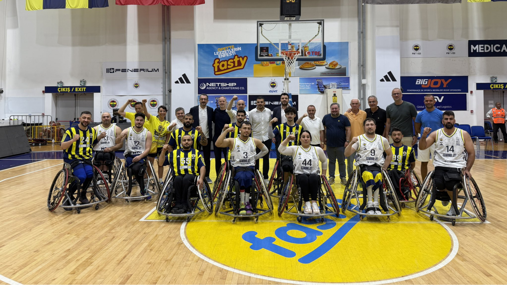 Fenerbahçe İstanbul Jet, Beşiktaş'ı 68-61 Yenerek Seride 1-0 Öne Geçti