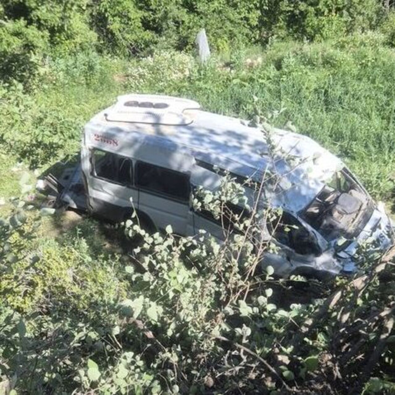 Tarlanın Acı Anıları: Minibüs Faciası Sekiz Yaralı Yaratırken, Tarihin Gizemli Sırları Ortaya Çıktı
