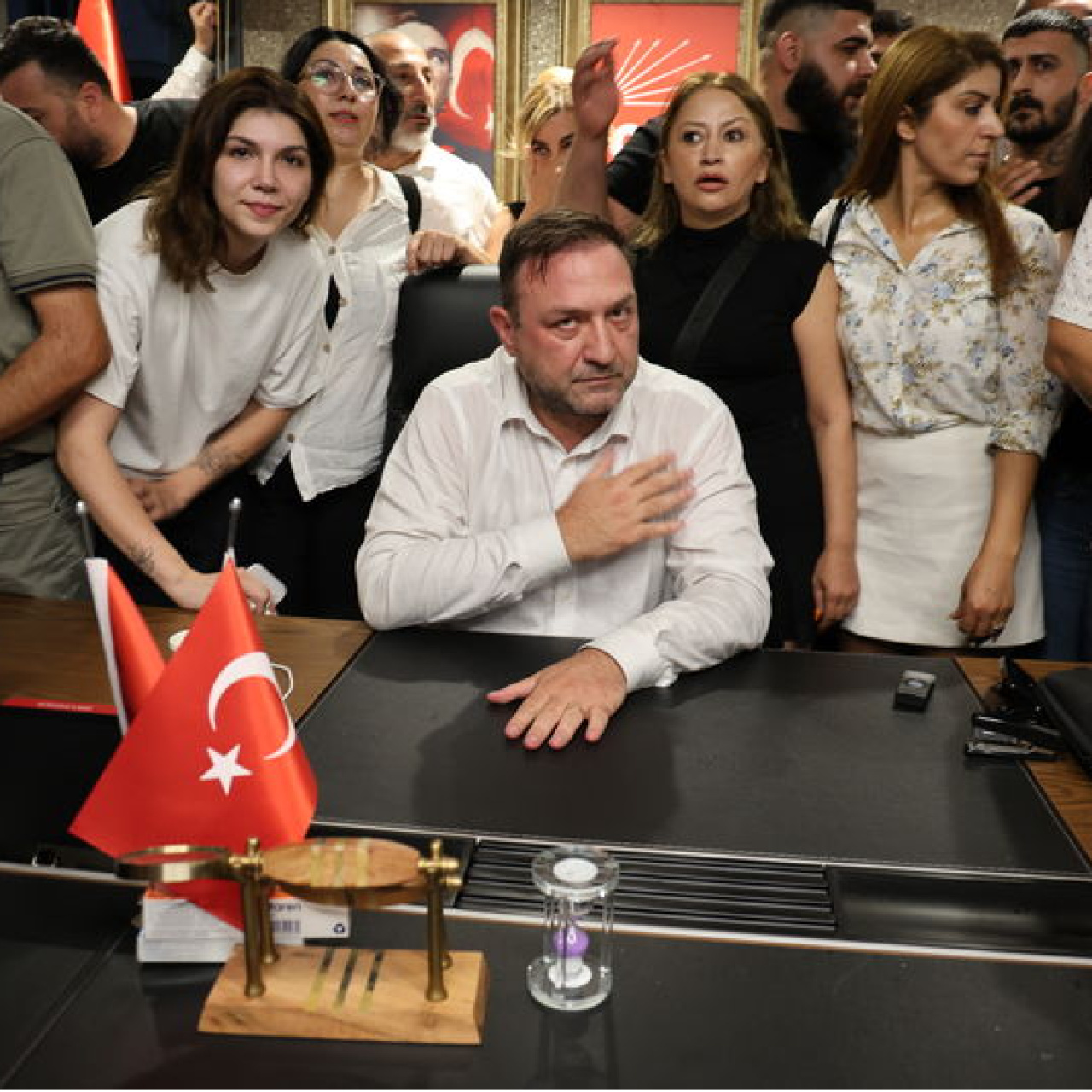 CHP İzmir İl Başkanlığı'na atanan Gümrükçü göreve başladı