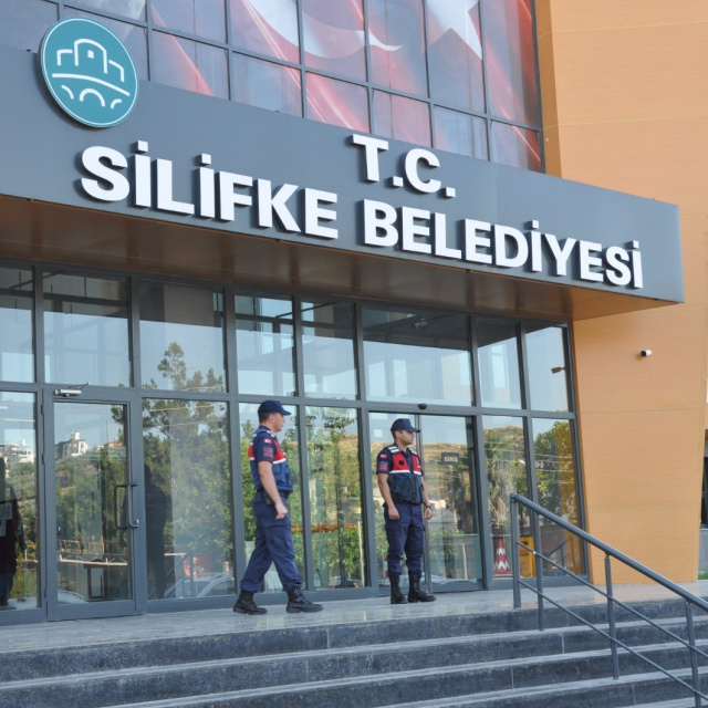Silifke Belediyesi’nde 19 kişi adliyede
