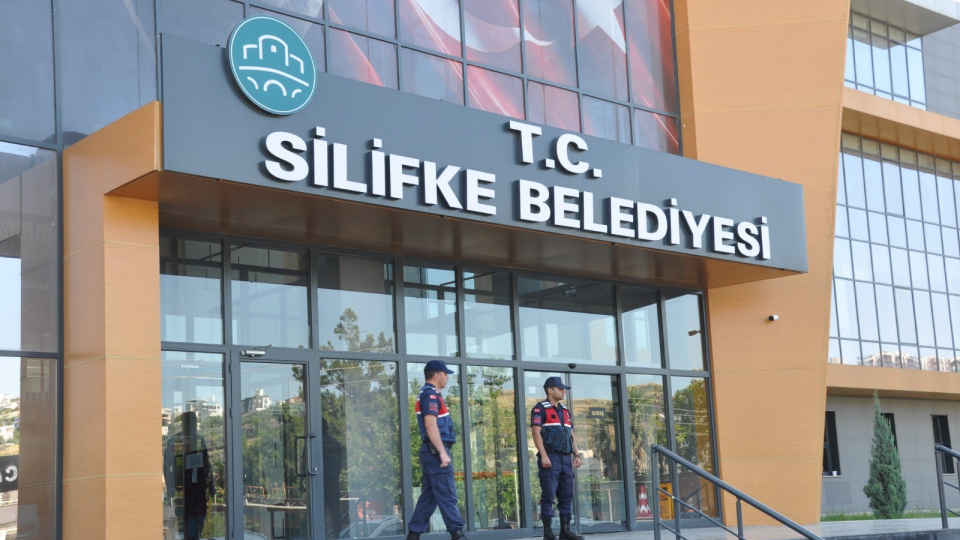 Silifke Belediyesi'nde 19 kişi adliyede