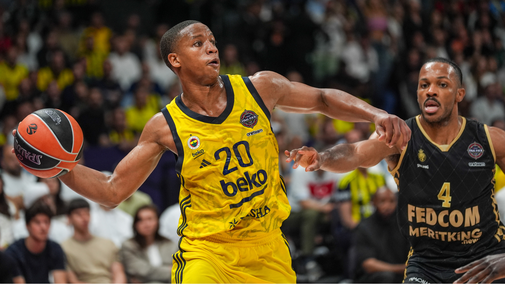 Fenerbahçe Beko, ABD'li basketbolcu Devon Hall ile yollarını ayırdı