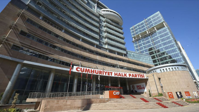 CHP'de 2 il başkanı görevden alındı