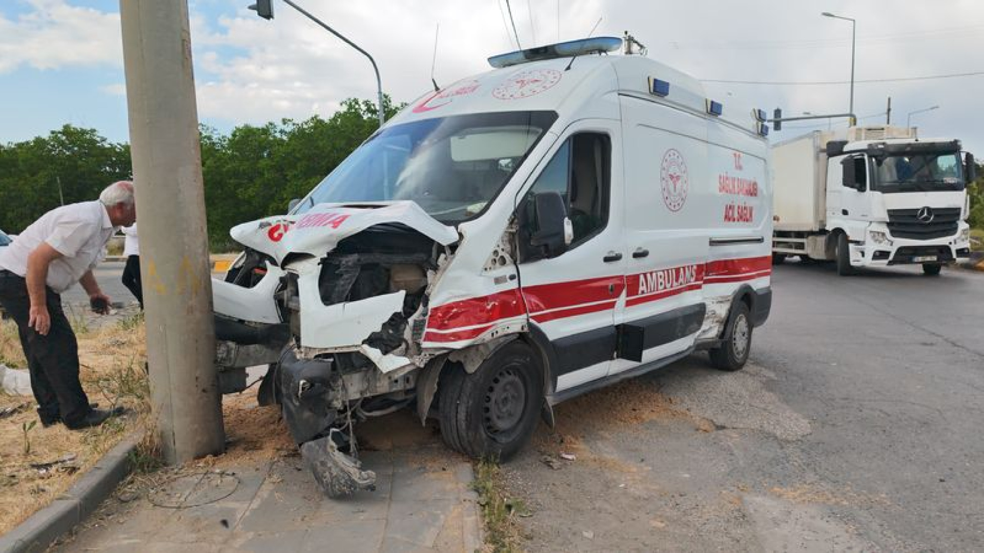 Bitlis'te Ambulans ve Otomobil Çarpıştı: 10 Yaralı