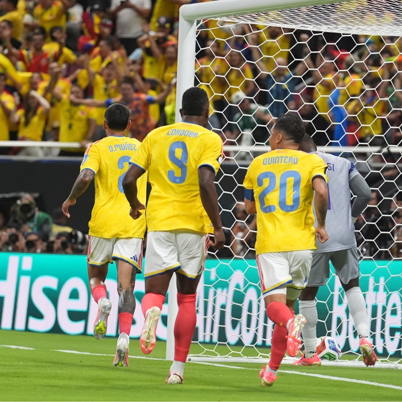 Kolombiya son 32'yi garantiledi!