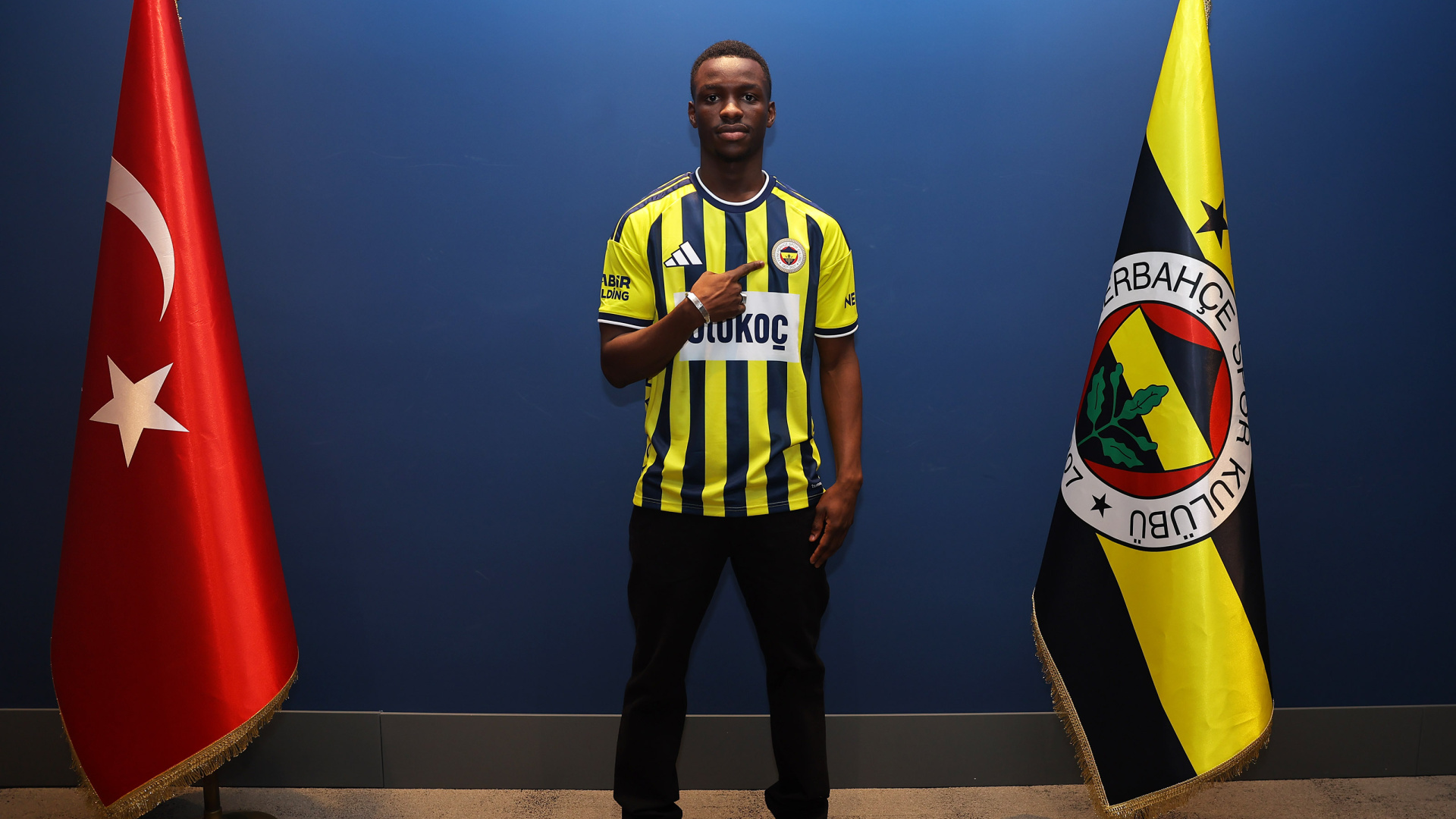 Fenerbahçe, 18 Yaşındaki Amara Diouf'u Transfer Ettiğini Duyurdu