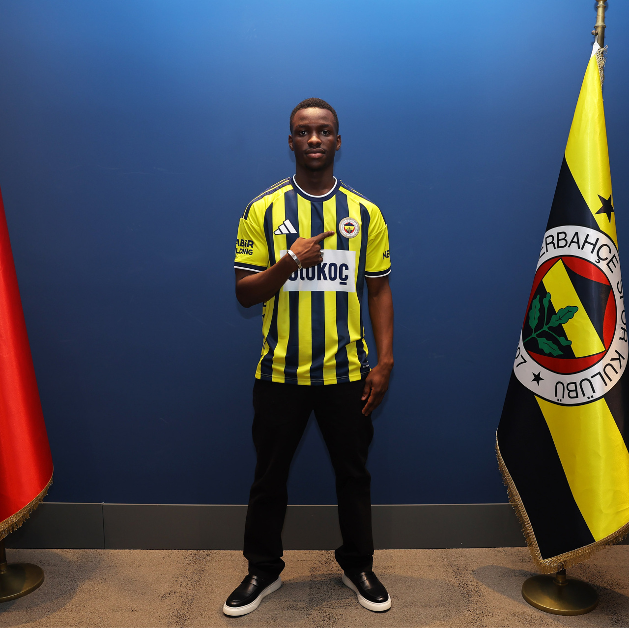F.Bahçe Diouf'u resmen açıkladı!