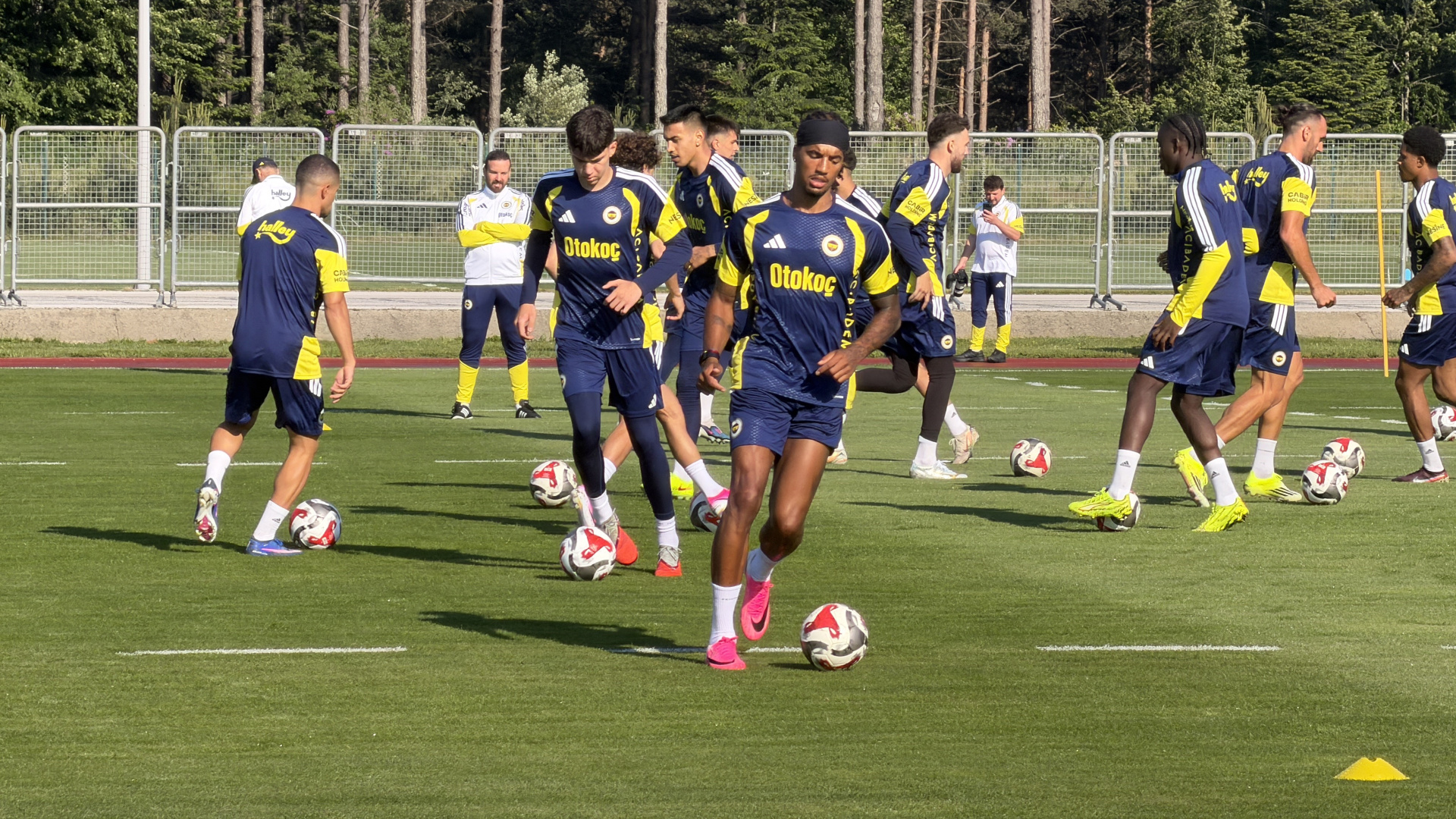 Fenerbahçe Yeni Sezon Hazırlıklarına Başladı: İlk Antrenman Yapıldı