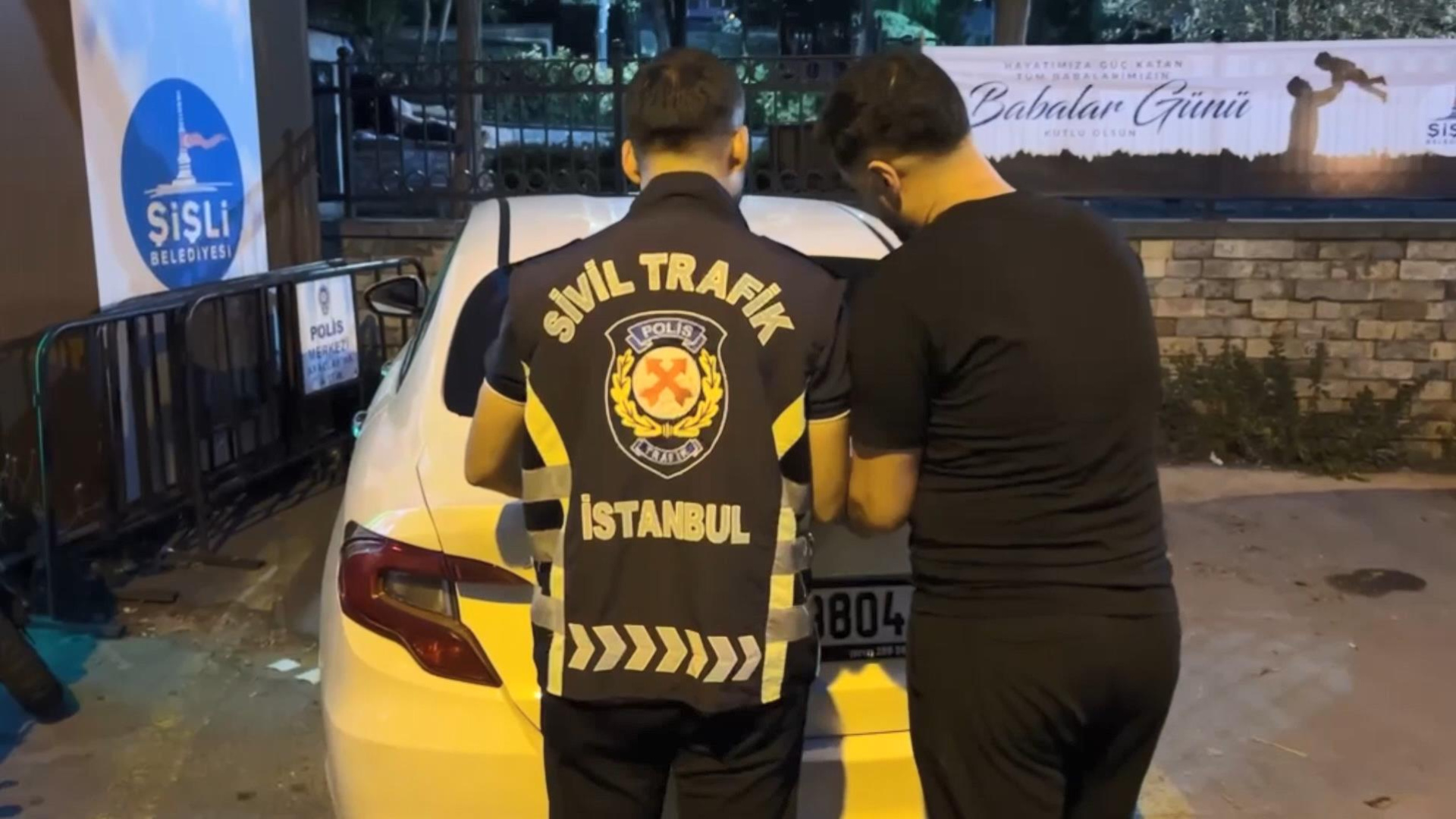 Ailesiyle Seyreden Sürücüyü Takip Eden Kişiye 184 Bin Lira Ceza