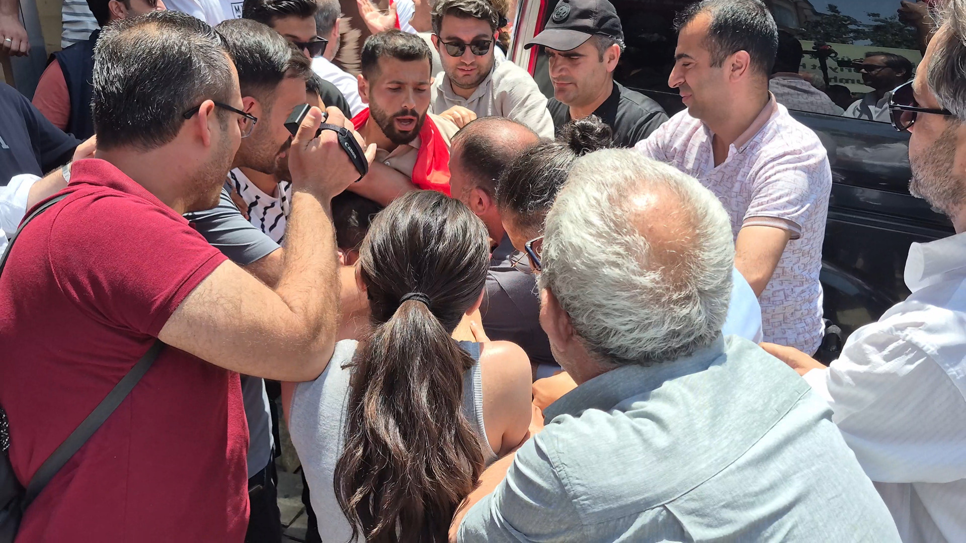 CHP Malatya'da görev değişimi protesto edildi, istifa krizi büyüdü