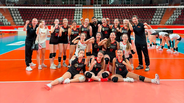 SET Voleybol Kulübü altyapı liglerine damga vurdu!