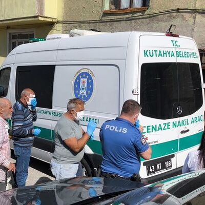 Günlerce cesetle birlikte yaşadı