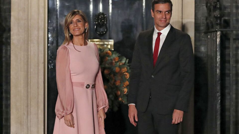 Sanchez'in eşinin pasaportuna el konuldu