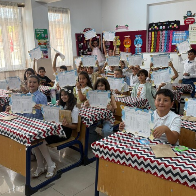 Okullarda son ders zili yarın çalacak