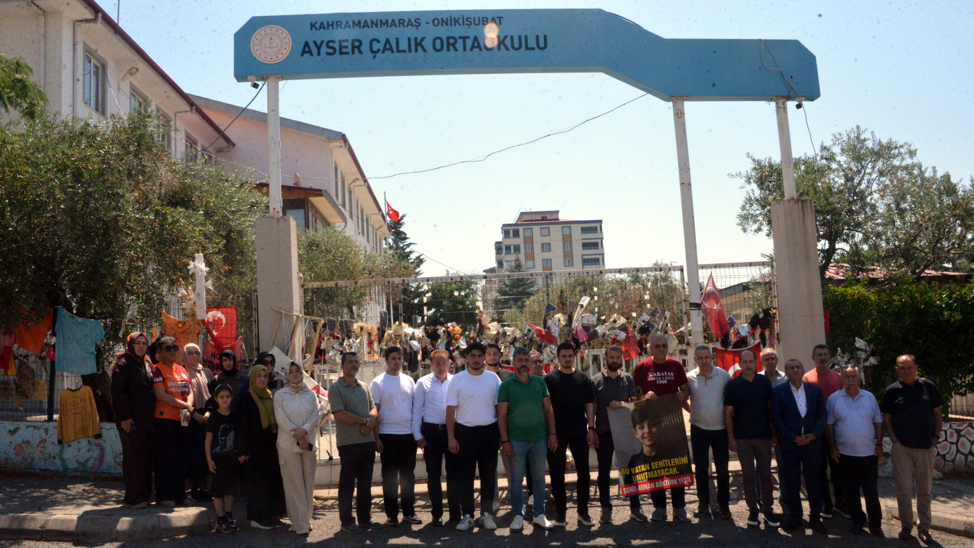 Kahramanmaraş'taki okul saldırısında hayatını kaybedenlerin aileleri bir araya geldi