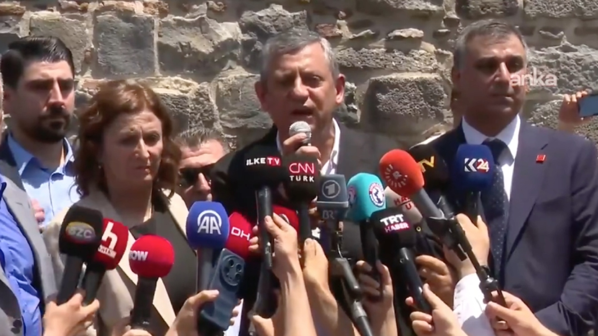 Özgür Özel Diyarbakır'da: Demirtaş'ın selamıyla başladık, kendisine selam olsun