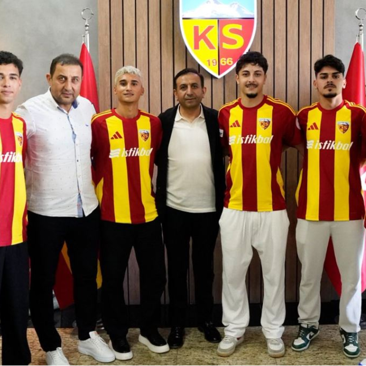 Kayserispor'dan 6 imza birden!