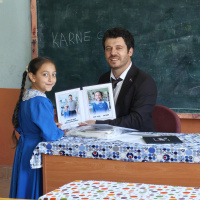 Tek öğrencili okulda karne sevinci