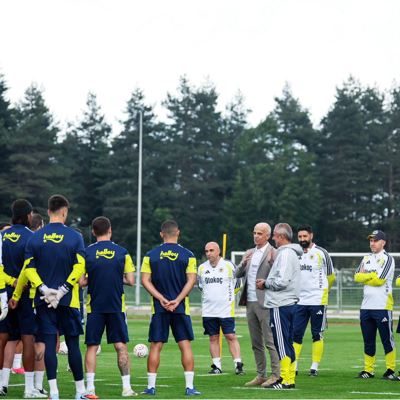 Fenerbahçe hazırlıklarını sürdürdü
