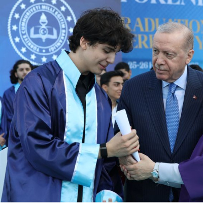 Cumhurbaşkanı Erdoğan, torunun mezuniyetine katıldı