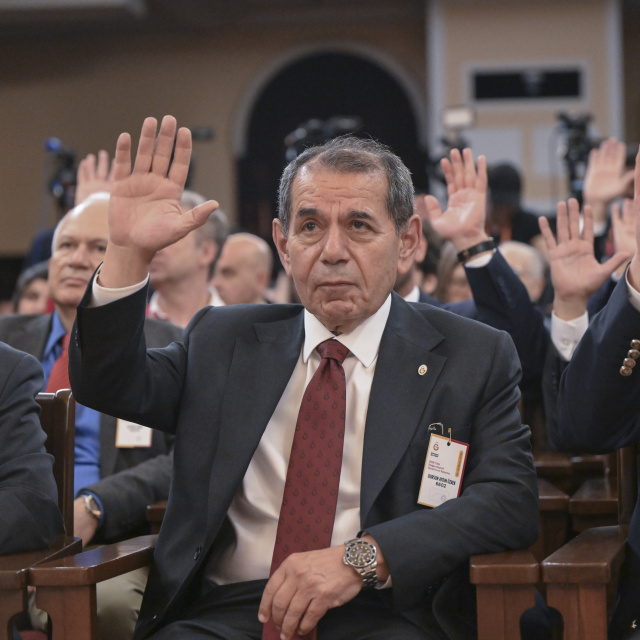 G.Saray'da olağanüstü genel kurul başladı!