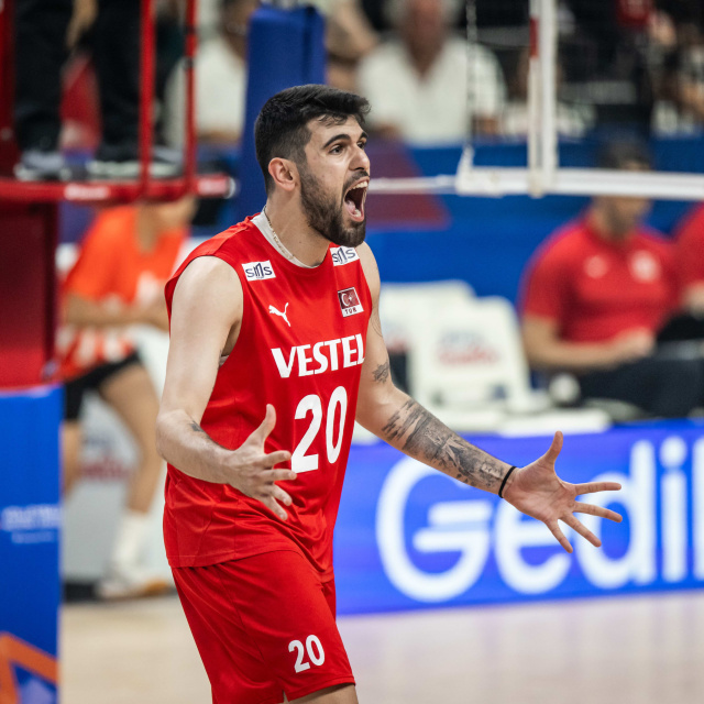 Efe Bayram'ın yeni durağı Voley Prata!