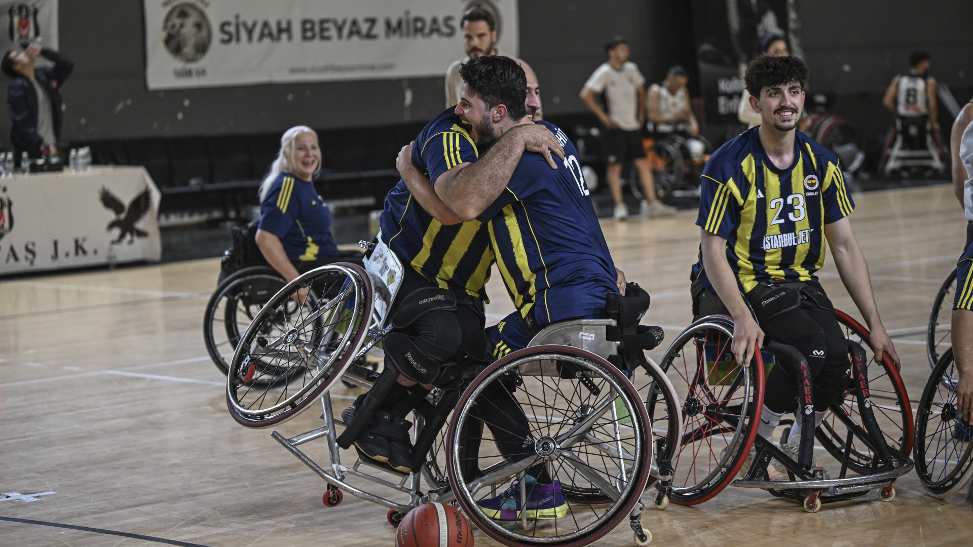Tekerlekli Sandalye Basketbol'da Şampiyon Fenerbahçe İstanbul Jet