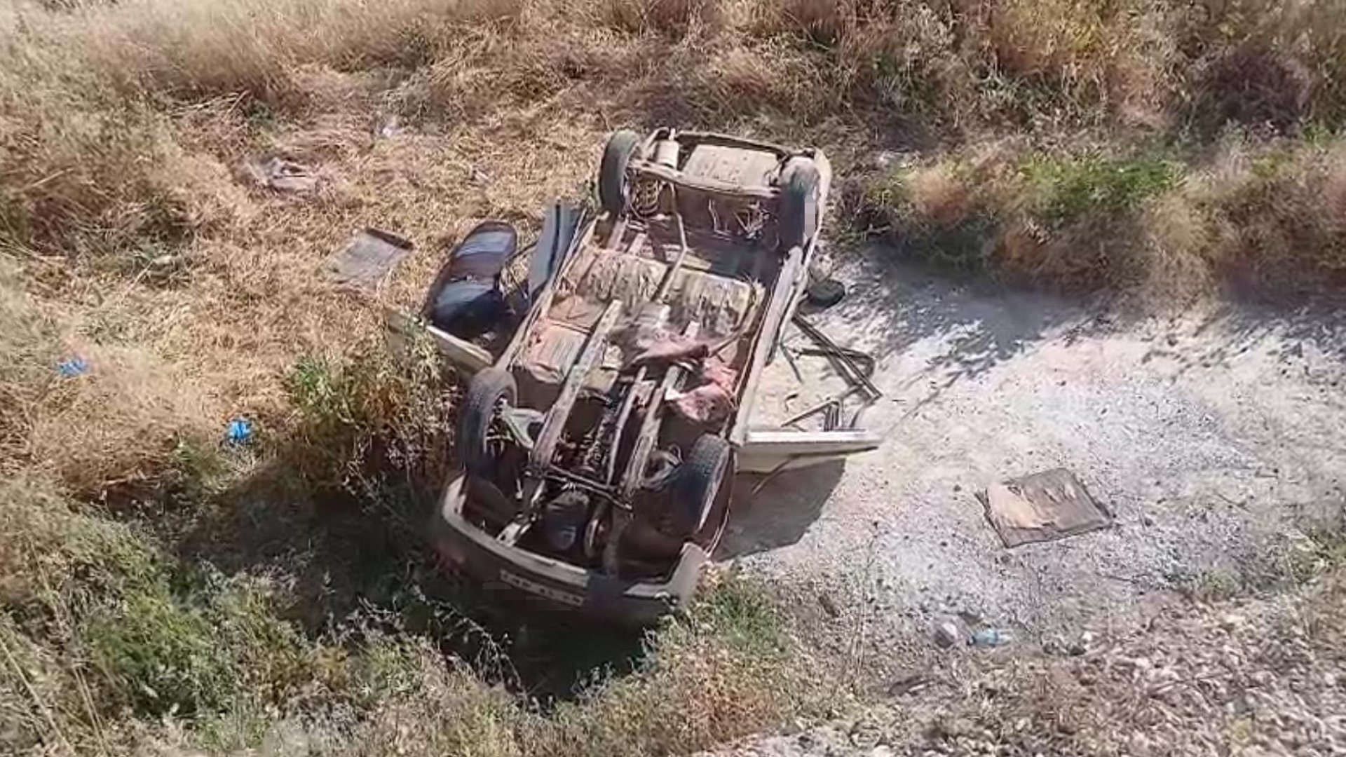 Şanlıurfa'da Otomobil Şarampole Yuvarlandı: 1 Ölü, 4 Yaralı