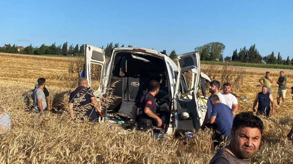 Minibüs devrildi: Ölü ve yaralılar var